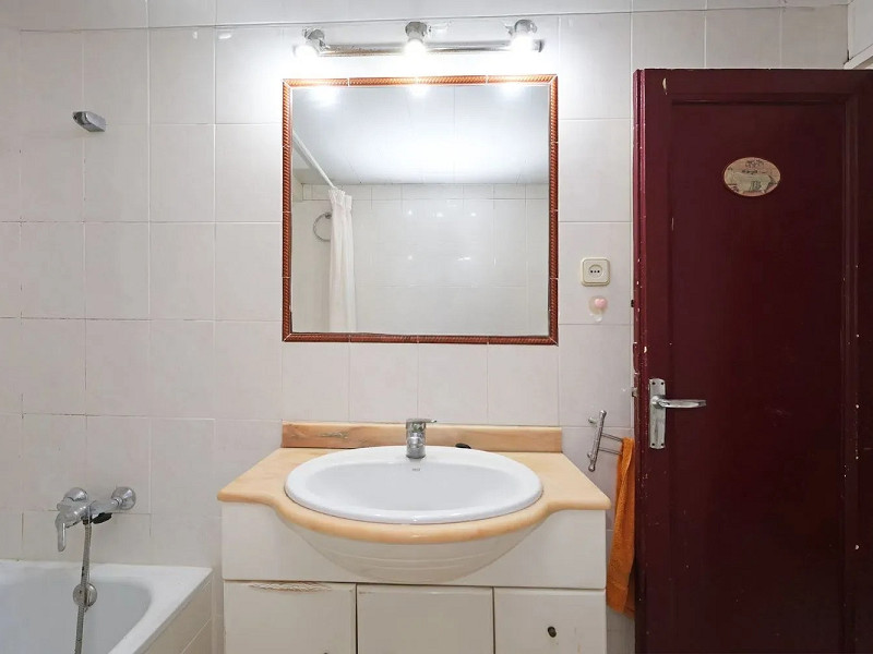 Квартира с потенциалом для реновации в районе Побле-Сек, Барселона. Фото:  13