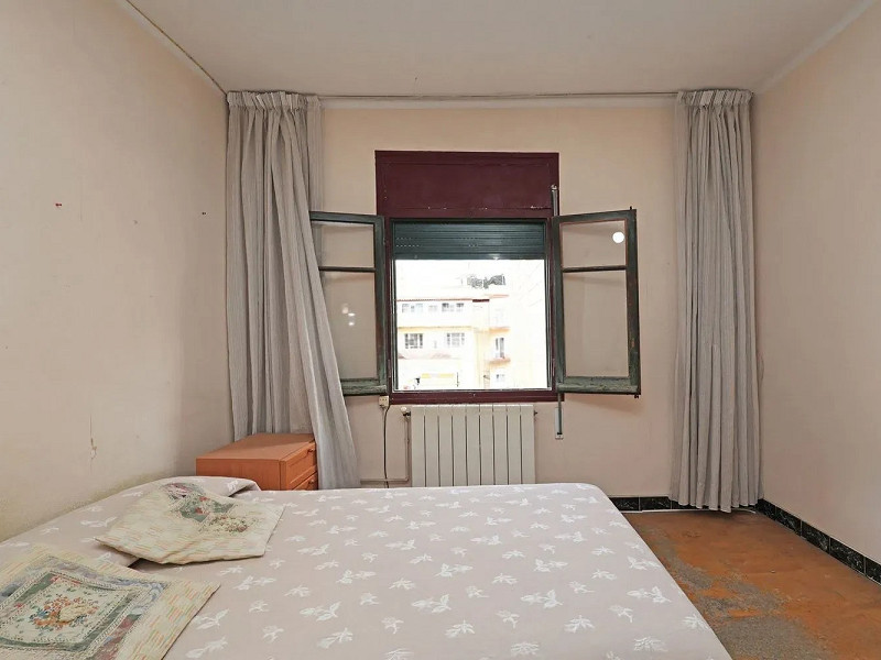 Квартира с потенциалом для реновации в районе Побле-Сек, Барселона. Фото:  14