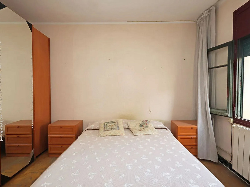 Квартира с потенциалом для реновации в районе Побле-Сек, Барселона. Фото:  16