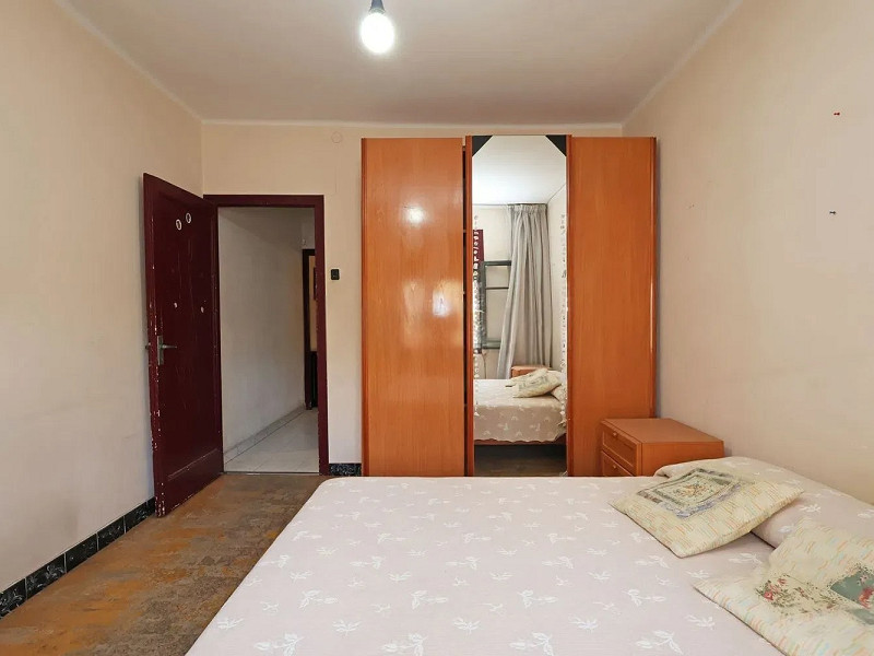 Квартира с потенциалом для реновации в районе Побле-Сек, Барселона. Фото:  18