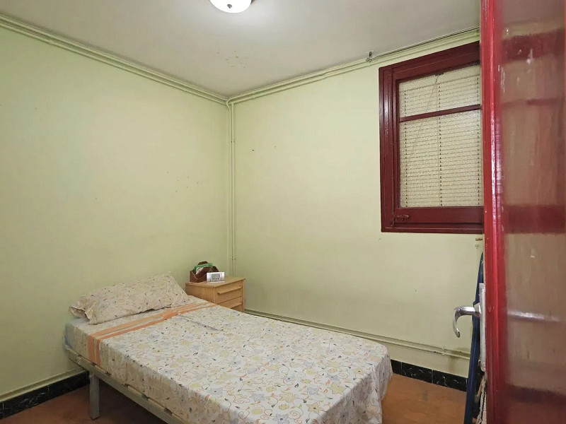 Квартира с потенциалом для реновации в районе Побле-Сек, Барселона. Фото:  20