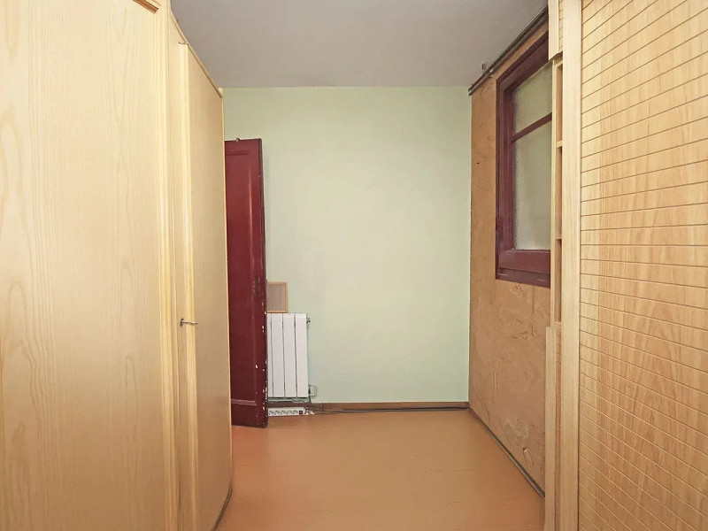 Квартира с потенциалом для реновации в районе Побле-Сек, Барселона. Фото:  24