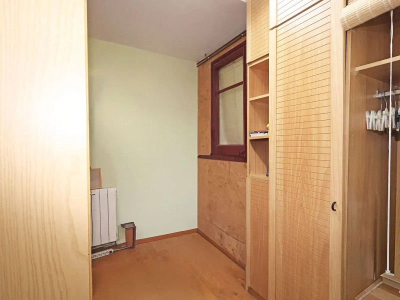 Квартира с потенциалом для реновации в районе Побле-Сек, Барселона. Фото:  25