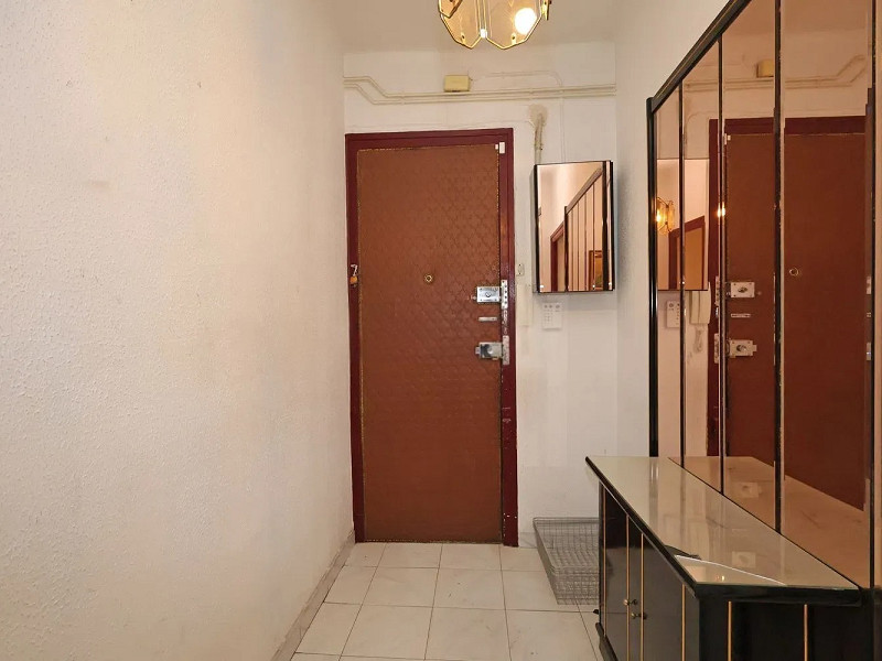 Квартира с потенциалом для реновации в районе Побле-Сек, Барселона. Фото:  28