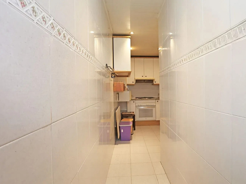 Квартира с потенциалом для реновации в районе Побле-Сек, Барселона. Фото:  29