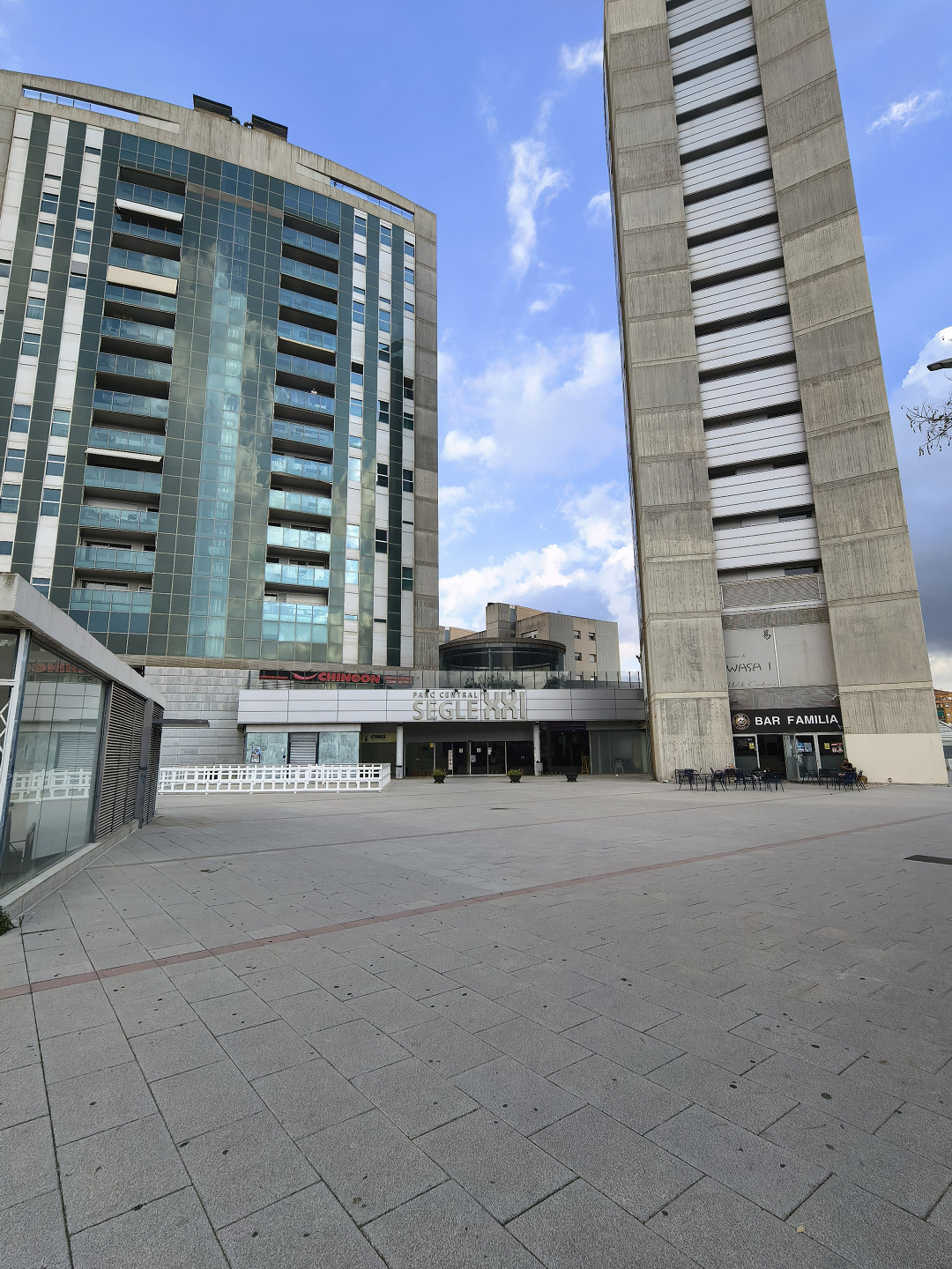 Просторное коммерческое помещение в районе Parc Central, Терасса (провинция Барселона) — продажа и аренда