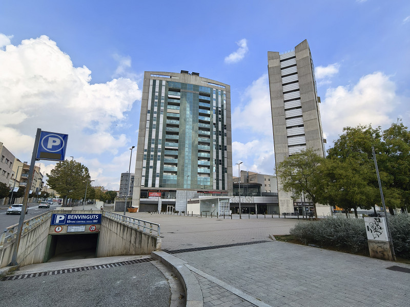 Просторное коммерческое помещение в районе Parc Central, Терасса (провинция Барселона) — продажа и аренда. Фото:  9