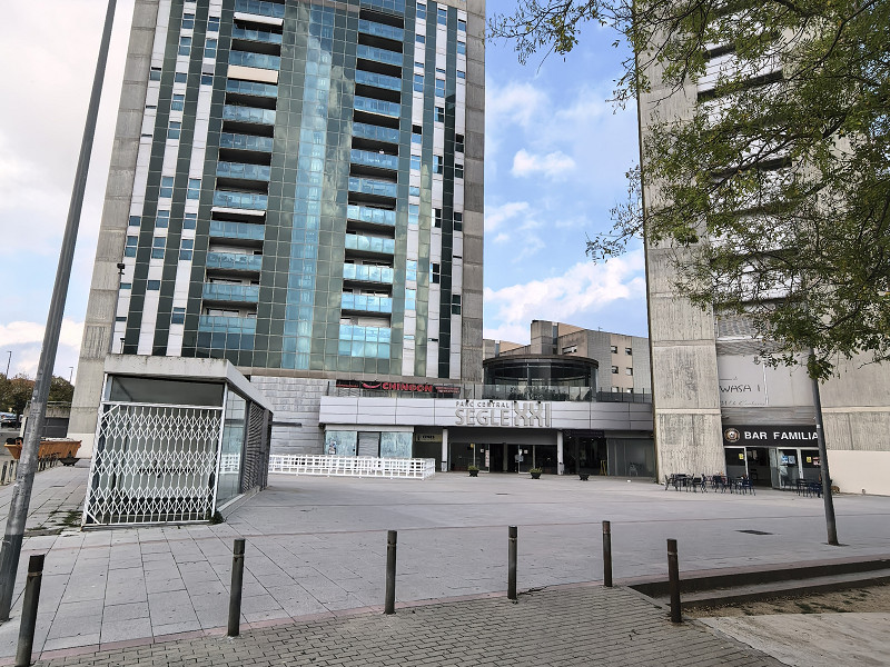 Просторное коммерческое помещение в районе Parc Central, Терасса (провинция Барселона) — продажа и аренда. Фото:  11