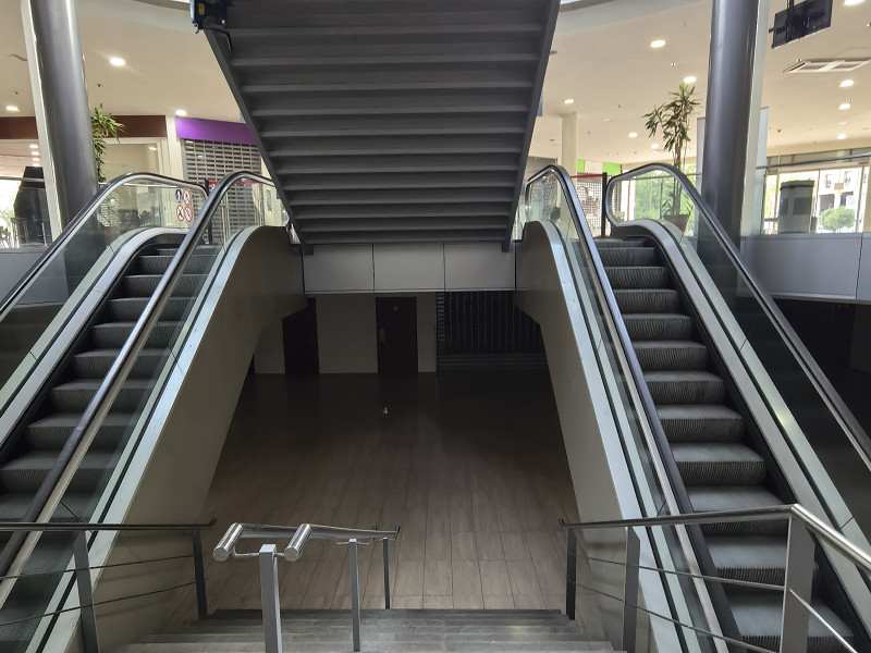 Просторное коммерческое помещение в районе Parc Central, Терасса (провинция Барселона) — продажа и аренда. Фото:  12