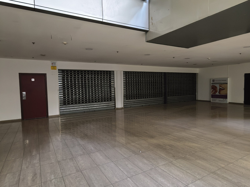 Просторное коммерческое помещение в районе Parc Central, Терасса (провинция Барселона) — продажа и аренда. Фото:  13