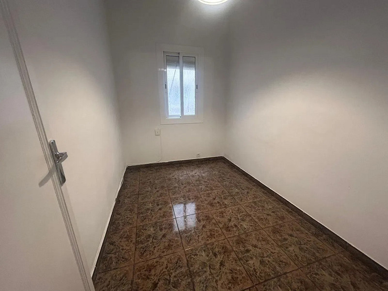 Apartment for Sale in Sant Antoni, Barcelona. Photo:  10