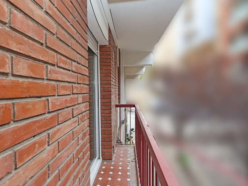 Светлая квартира с характером в сердце района Побле-Сек, Барселона. Фото:  9