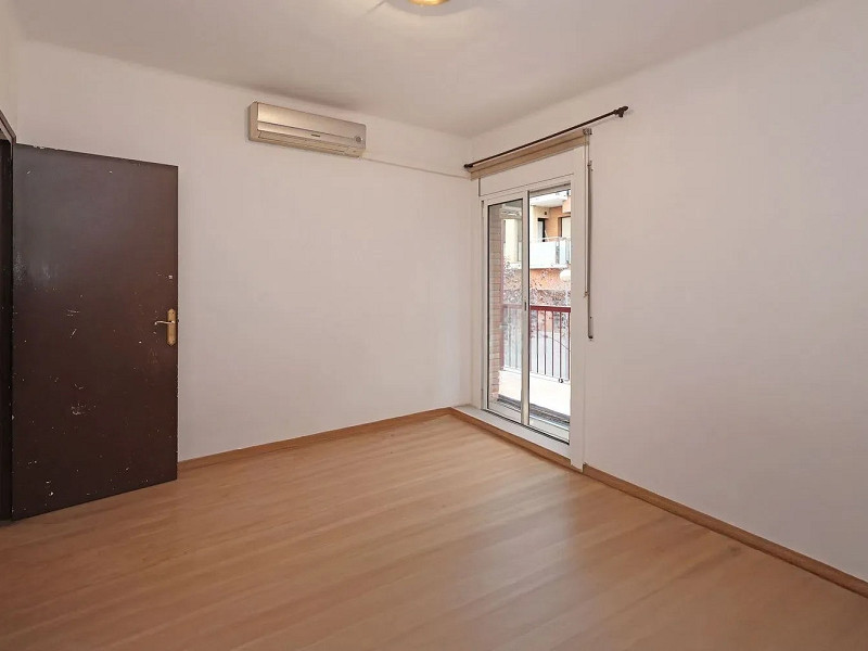 Светлая квартира с характером в сердце района Побле-Сек, Барселона. Фото:  6