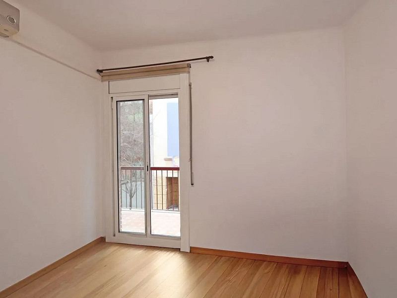 Светлая квартира с характером в сердце района Побле-Сек, Барселона. Фото:  7