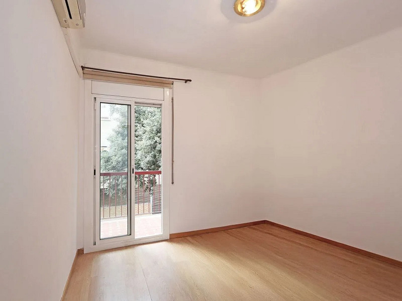 Светлая квартира с характером в сердце района Побле-Сек, Барселона. Фото:  8