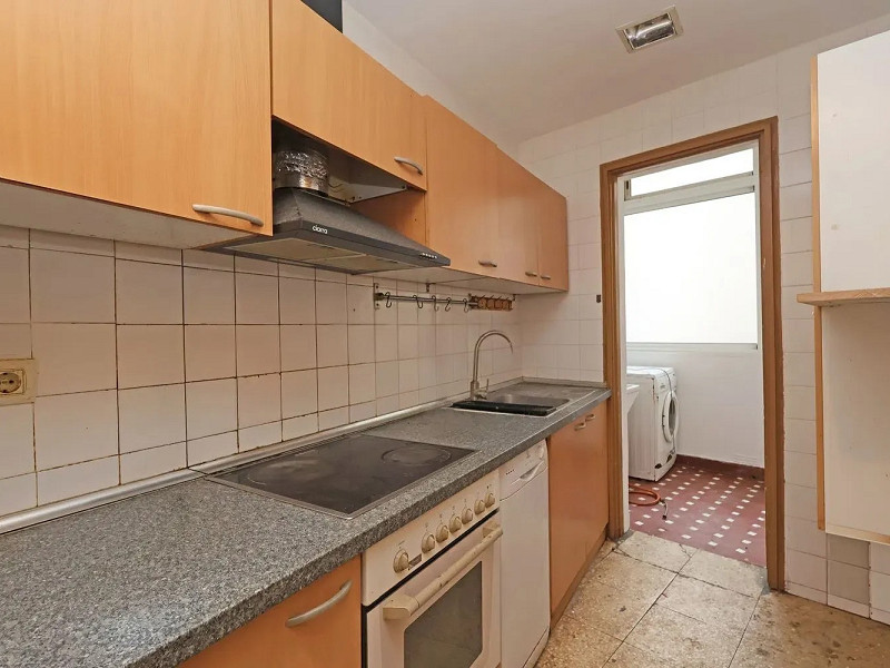 Светлая квартира с характером в сердце района Побле-Сек, Барселона. Фото:  21