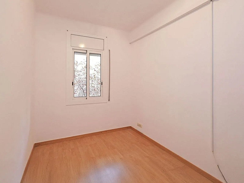 Светлая квартира с характером в сердце района Побле-Сек, Барселона. Фото:  24