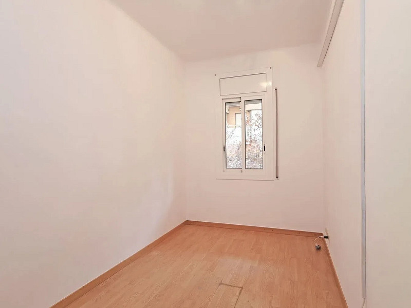 Светлая квартира с характером в сердце района Побле-Сек, Барселона. Фото:  25