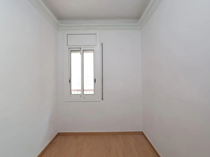 Светлая квартира с характером в сердце района Побле-Сек, Барселона. Фото:  28