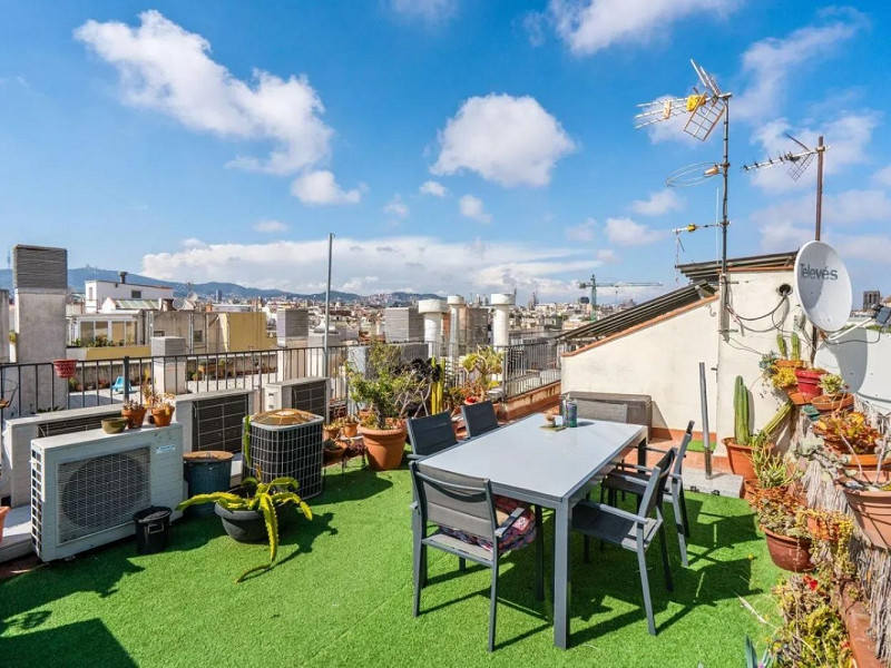 Квартира с частной террасой в сердце района Раваль, Барселона. Фото:  3