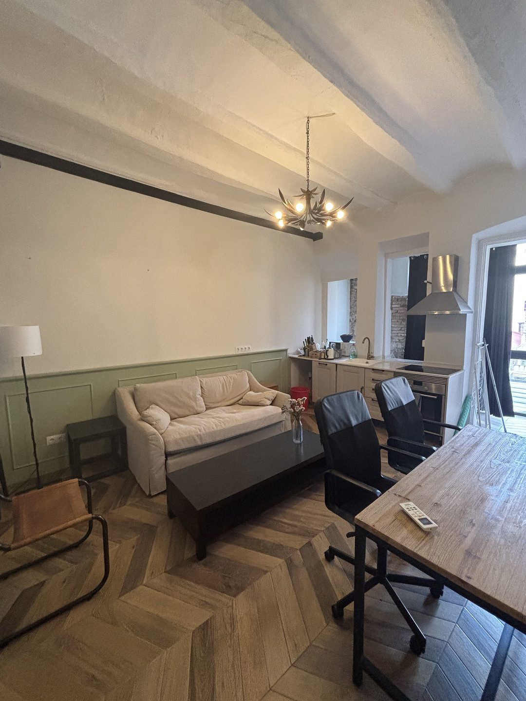 Долгосрочная аренда: современная студия с террасой в центре Барселоны