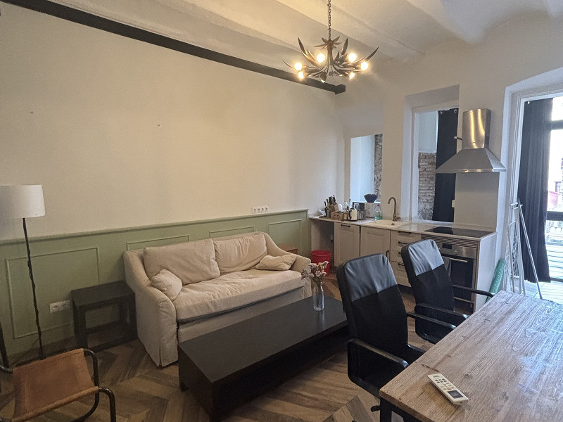 Долгосрочная аренда: современная студия с террасой в центре Барселоны. Фото:  1