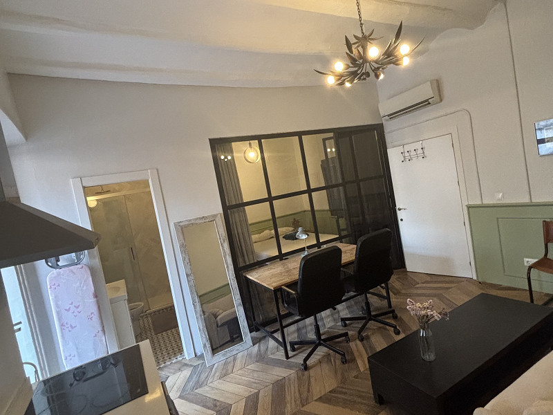 Долгосрочная аренда: современная студия с террасой в центре Барселоны. Фото:  3