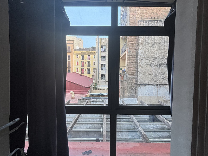 Долгосрочная аренда: современная студия с террасой в центре Барселоны. Фото:  5