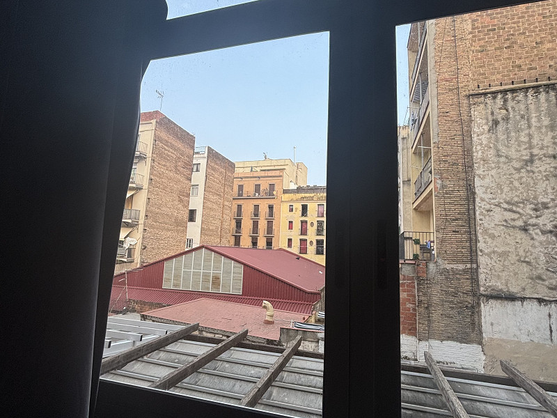 Долгосрочная аренда: современная студия с террасой в центре Барселоны. Фото:  7