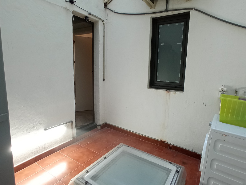 Долгосрочная аренда: современная студия с террасой в центре Барселоны. Фото:  12