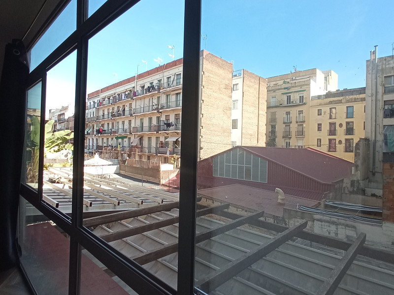 Долгосрочная аренда: современная студия с террасой в центре Барселоны. Фото:  15