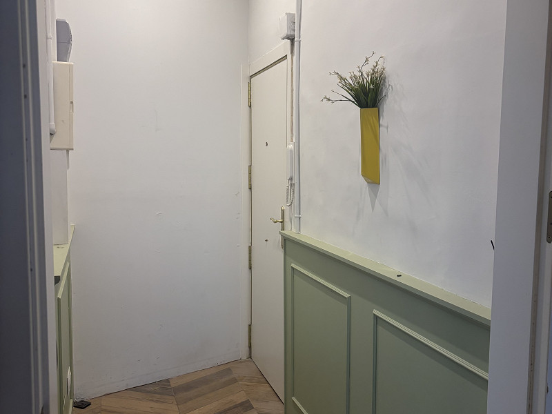 Долгосрочная аренда: современная студия с террасой в центре Барселоны. Фото:  16