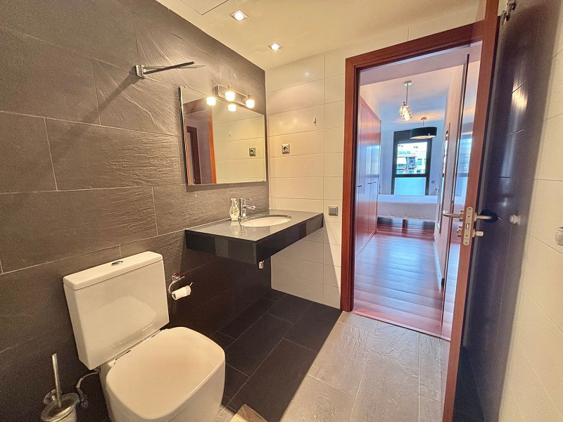 Elegant Top-Floor Apartment in Diagonal Mar, Barcelona. Photo:  18