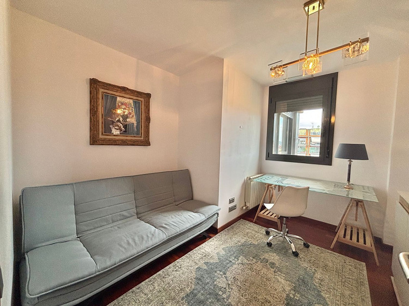 Elegant Top-Floor Apartment in Diagonal Mar, Barcelona. Photo:  19