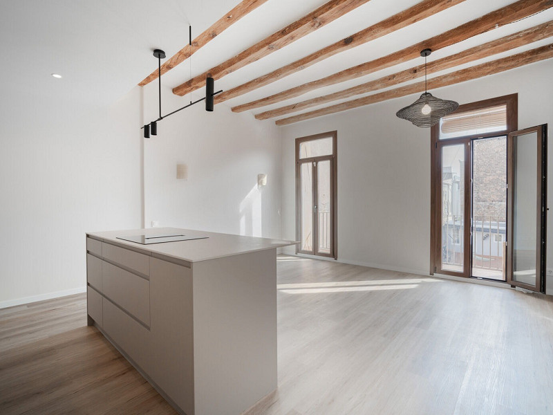 Современная студия с террасой в центре Барселоны. Фото:  1