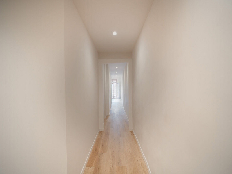 Современная студия с террасой в центре Барселоны. Фото:  23