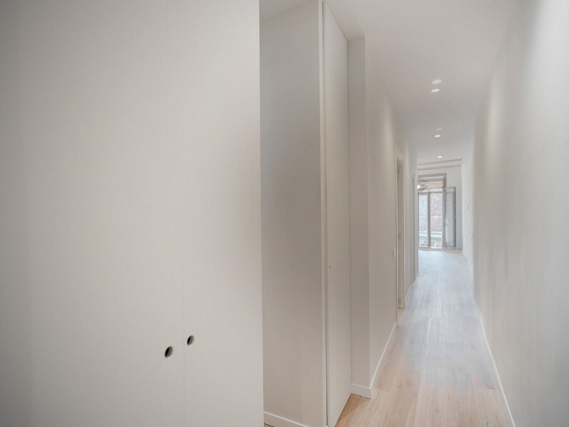 Современная студия с террасой в центре Барселоны. Фото:  24