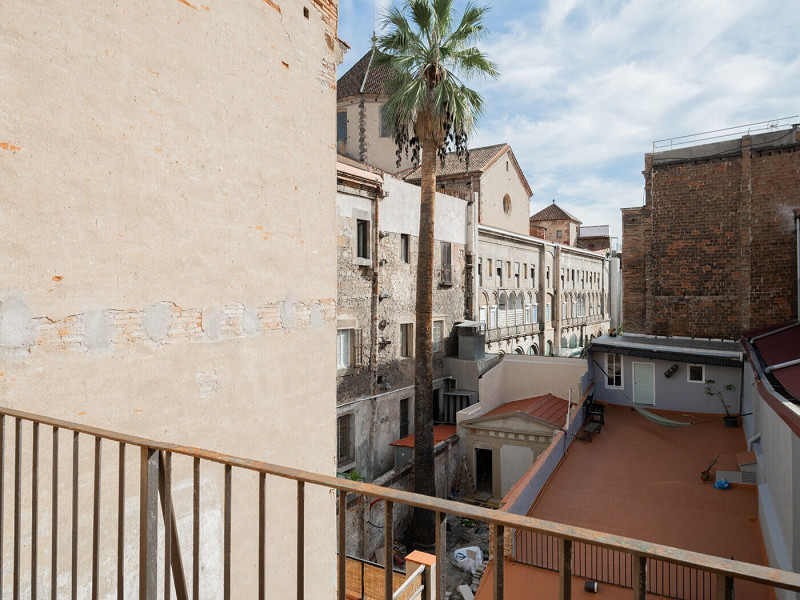 Современная студия с террасой в центре Барселоны. Фото:  27