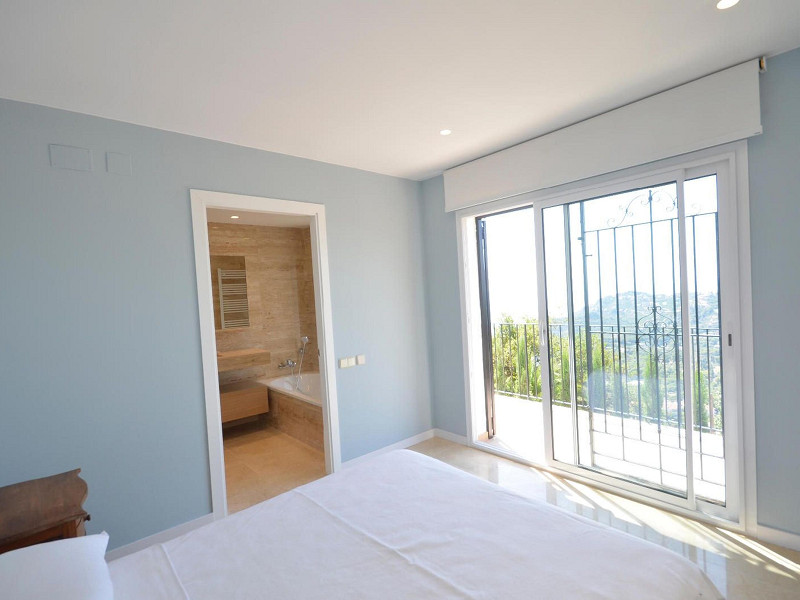 Роскошная смежная вилла с панорамными видами на море в Aiguablava, Бегур, Коста-Брава. Фото:  17