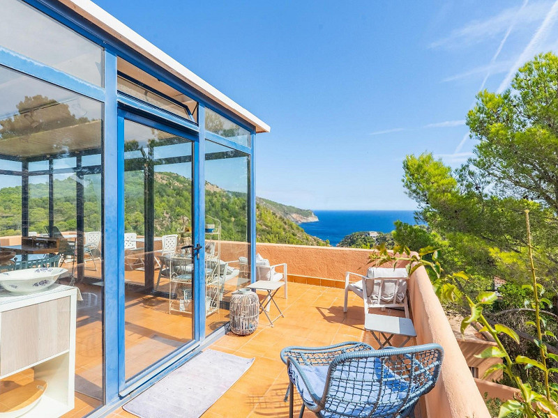 Дом с частным бассейном и панорамными видами на море в Айгуаблава, Бегур, Коста-Брава. Фото:  3