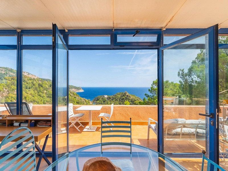 Дом с частным бассейном и панорамными видами на море в Айгуаблава, Бегур, Коста-Брава. Фото:  4