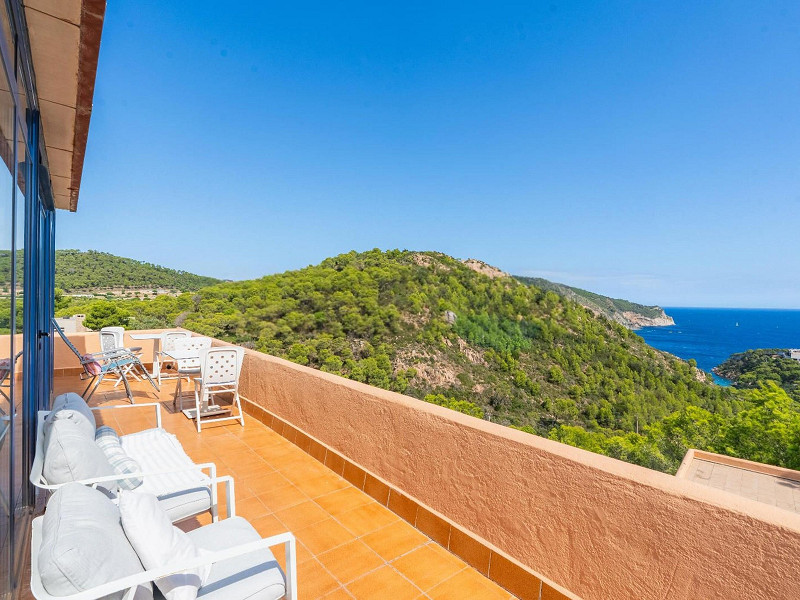 Дом с частным бассейном и панорамными видами на море в Айгуаблава, Бегур, Коста-Брава. Фото:  5