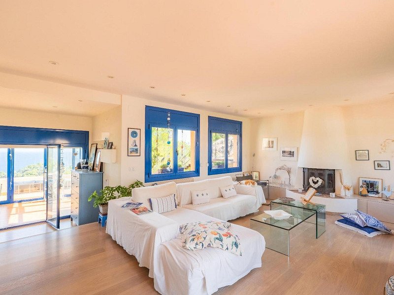 Дом с частным бассейном и панорамными видами на море в Айгуаблава, Бегур, Коста-Брава. Фото:  8