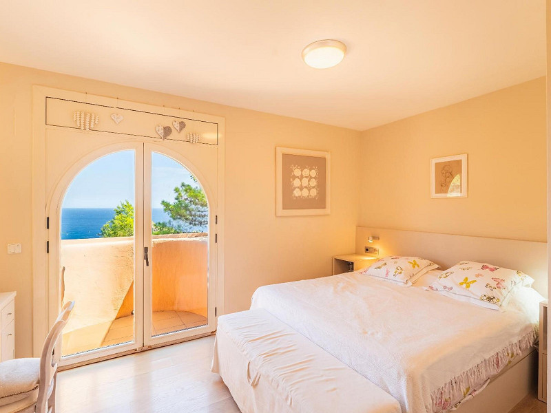 Дом с частным бассейном и панорамными видами на море в Айгуаблава, Бегур, Коста-Брава. Фото:  12