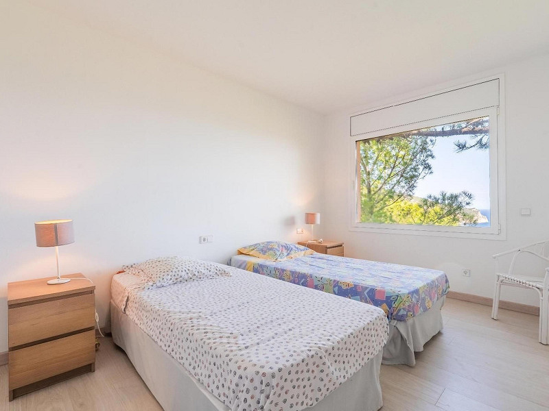 Дом с частным бассейном и панорамными видами на море в Айгуаблава, Бегур, Коста-Брава. Фото:  13