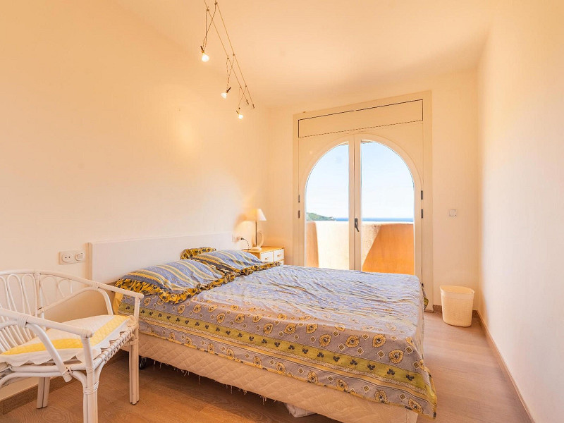 Дом с частным бассейном и панорамными видами на море в Айгуаблава, Бегур, Коста-Брава. Фото:  14