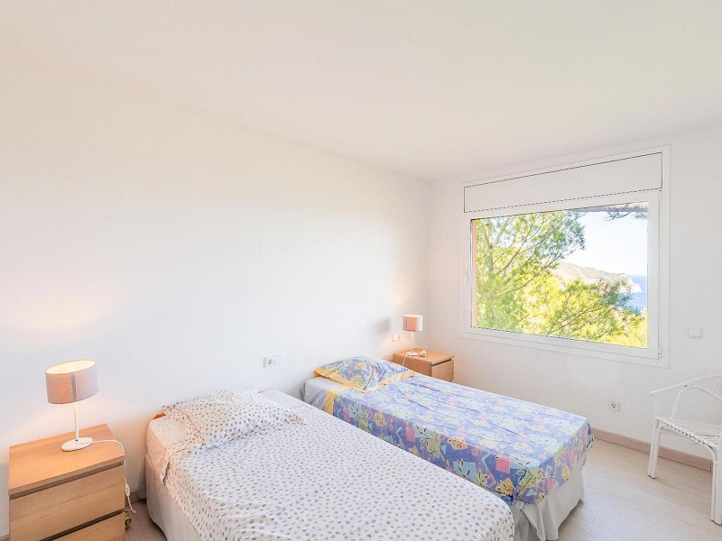 Дом с частным бассейном и панорамными видами на море в Айгуаблава, Бегур, Коста-Брава. Фото:  19