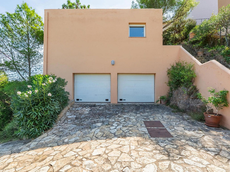 Дом с частным бассейном и панорамными видами на море в Айгуаблава, Бегур, Коста-Брава. Фото:  28