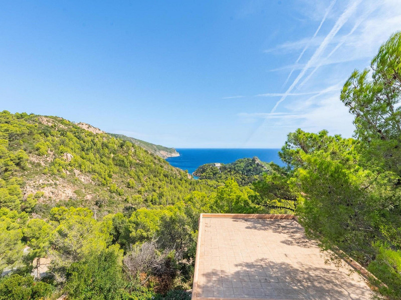 Дом с частным бассейном и панорамными видами на море в Айгуаблава, Бегур, Коста-Брава. Фото:  29