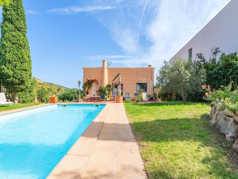 Дом с частным бассейном и панорамными видами на море в Айгуаблава, Бегур, Коста-Брава. Фото:  30